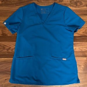 Figs Technical Collection three-pocket scrub top Small